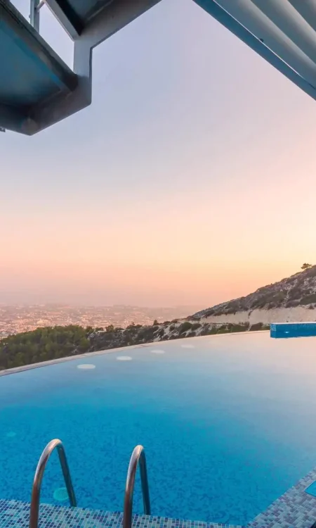 luxury-pool-apartment-opt